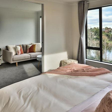 Amazing The Waikato River-View Brand New Villa With 4 Bedrooms Hamilton Exterior photo