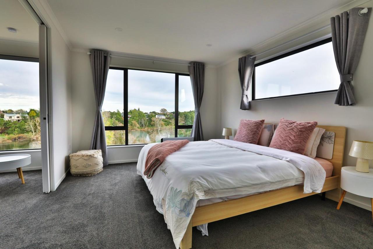 Amazing The Waikato River-View Brand New Villa With 4 Bedrooms Hamilton Exterior photo