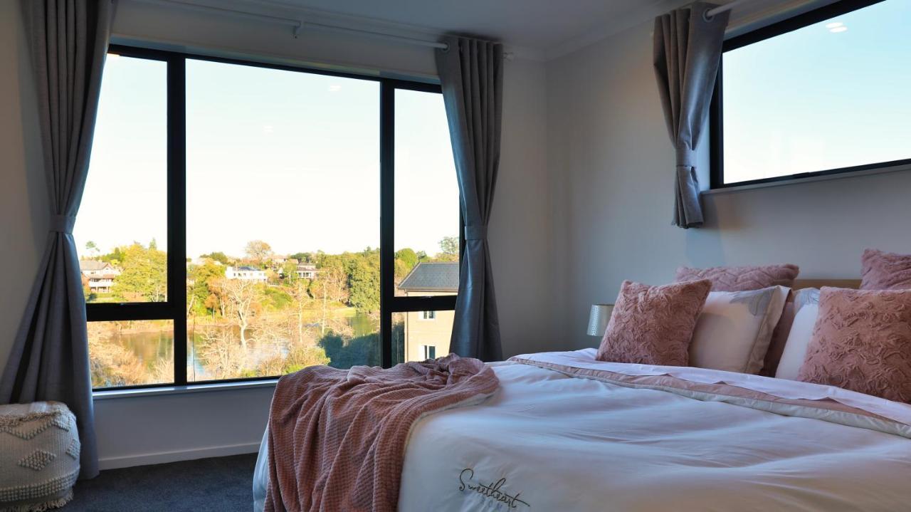 Amazing The Waikato River-View Brand New Villa With 4 Bedrooms Hamilton Exterior photo